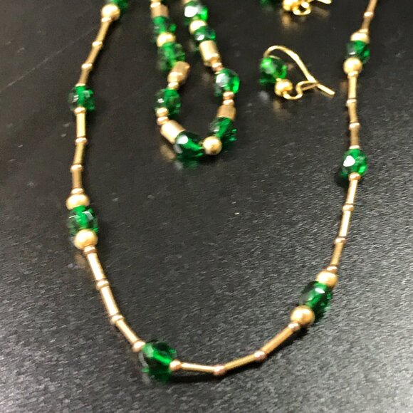 15 1/2" Green and Gold Necklace Set - Picture 4 of 8
